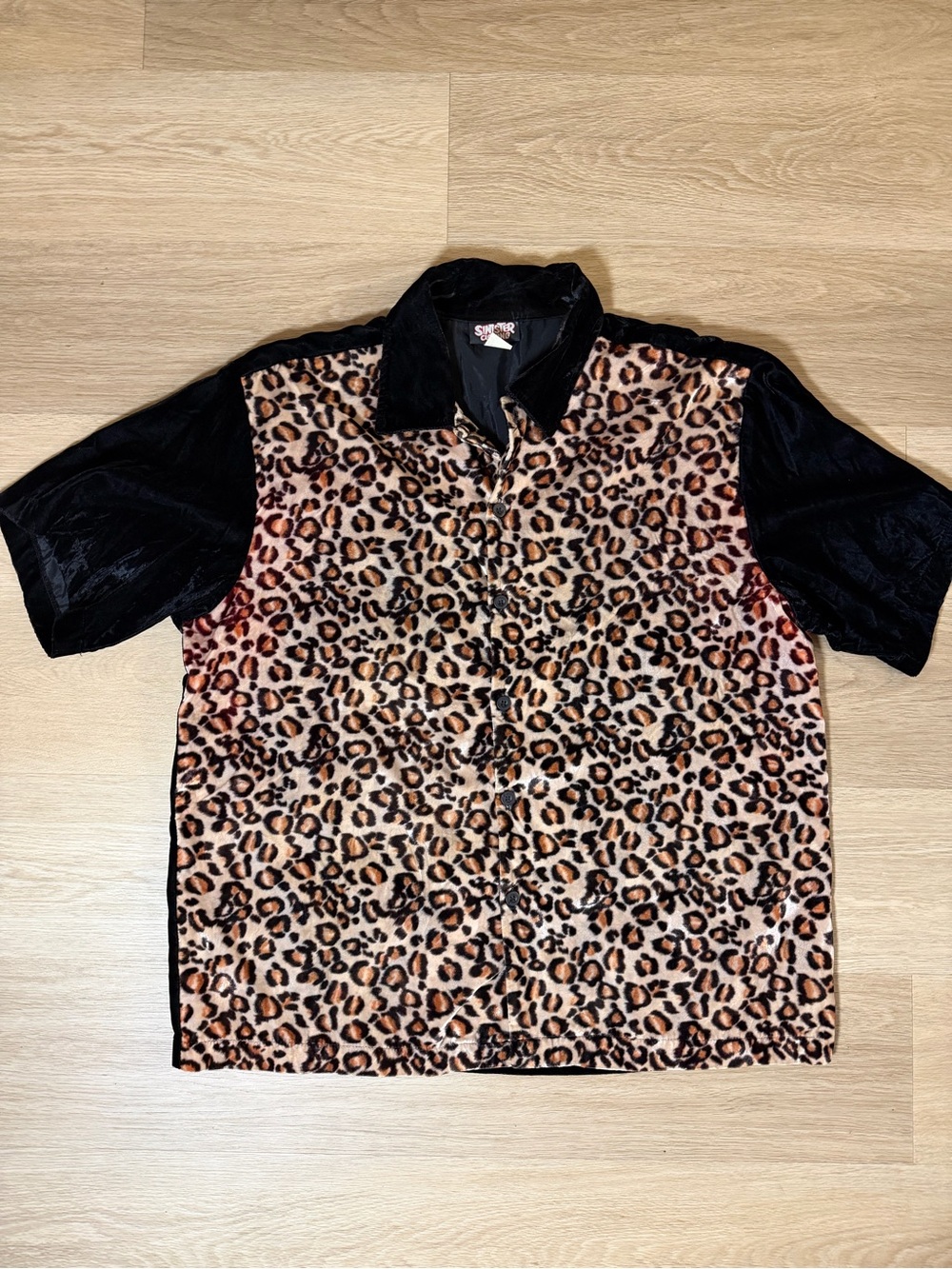 Vintage 90s/Y2K Sinister Clothing Leopard Velvet Button Up Goth Shirt Large